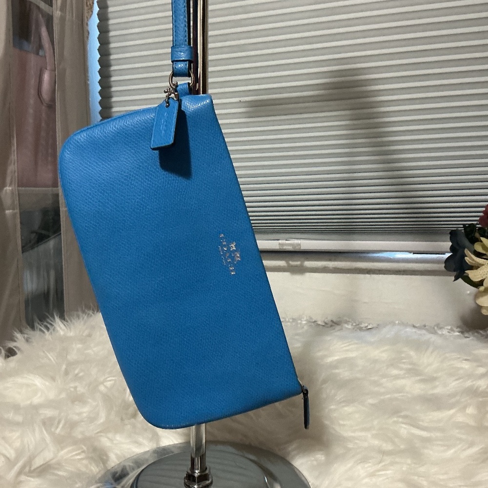 Womens Coach wristlet